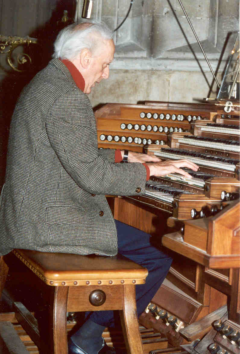 Jean Guillou, organiste titulaire des grandes orgues de Saint-Eustache